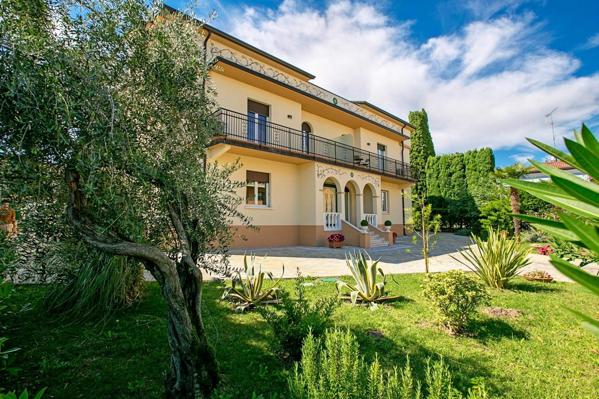Villa Mimosa - Appartamento 2 - Happy Rentals Desenzano del Garda Exterior foto