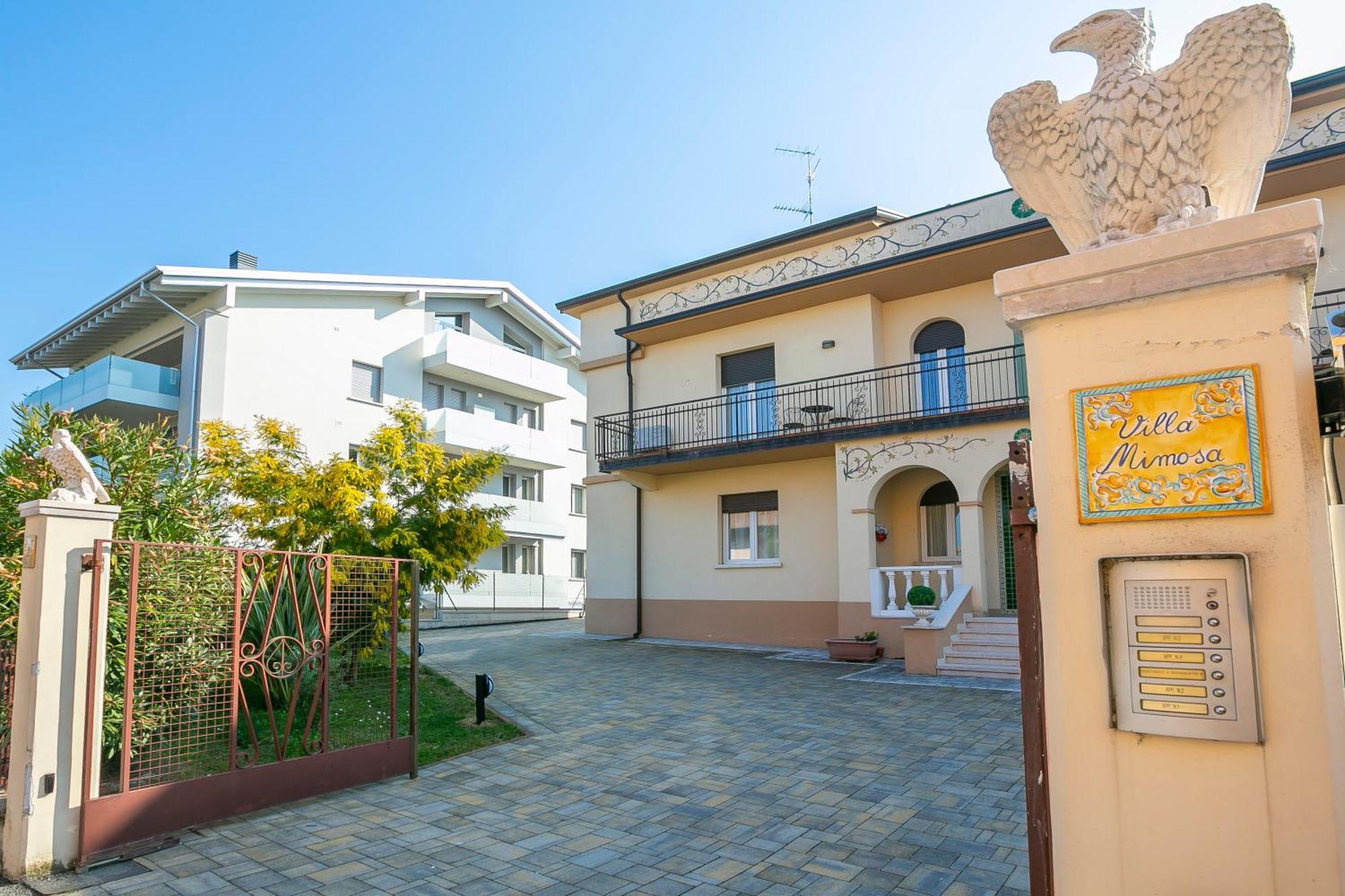Villa Mimosa - Appartamento 2 - Happy Rentals Desenzano del Garda Exterior foto