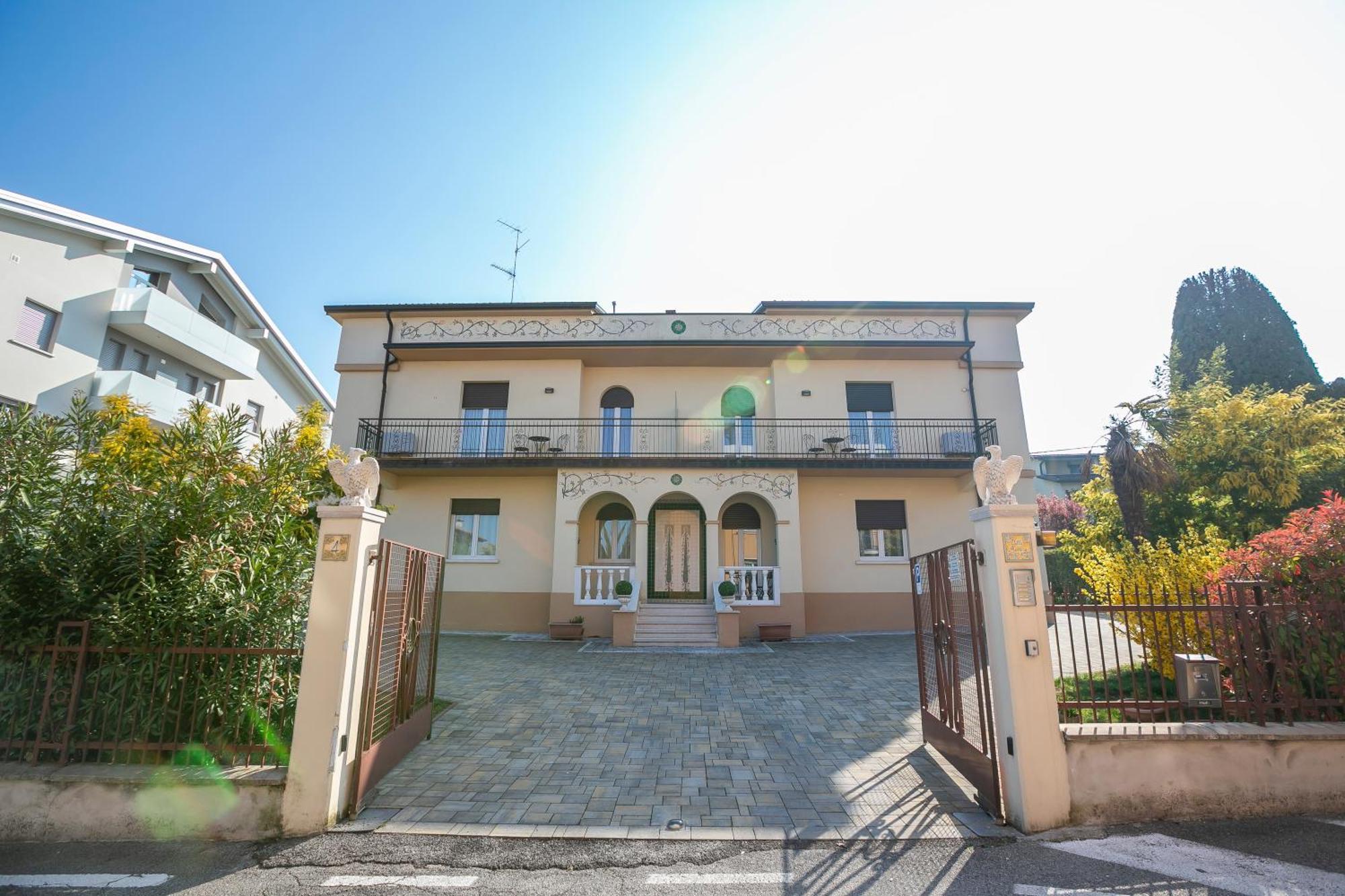 Villa Mimosa - Appartamento 2 - Happy Rentals Desenzano del Garda Exterior foto